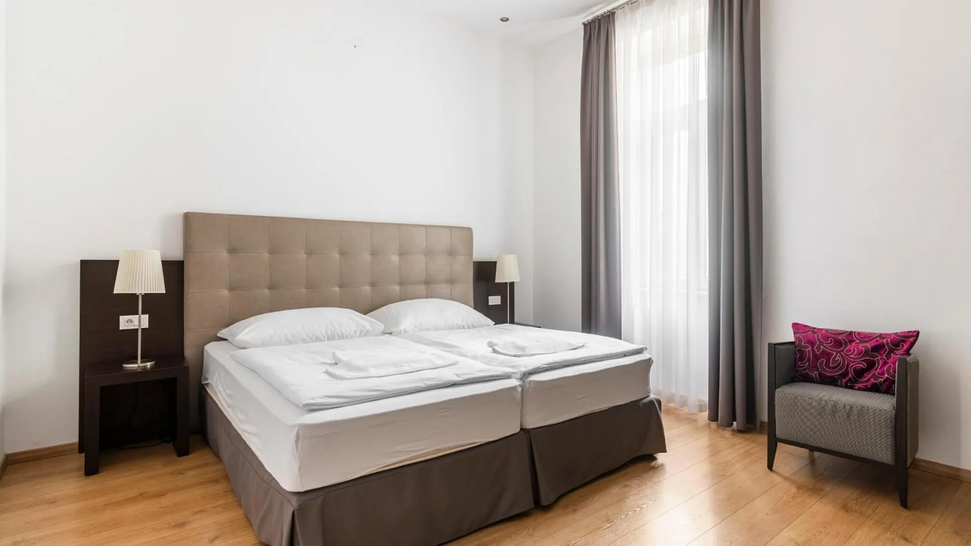 Apartamento Riverside Palace Suites Praga República Checa